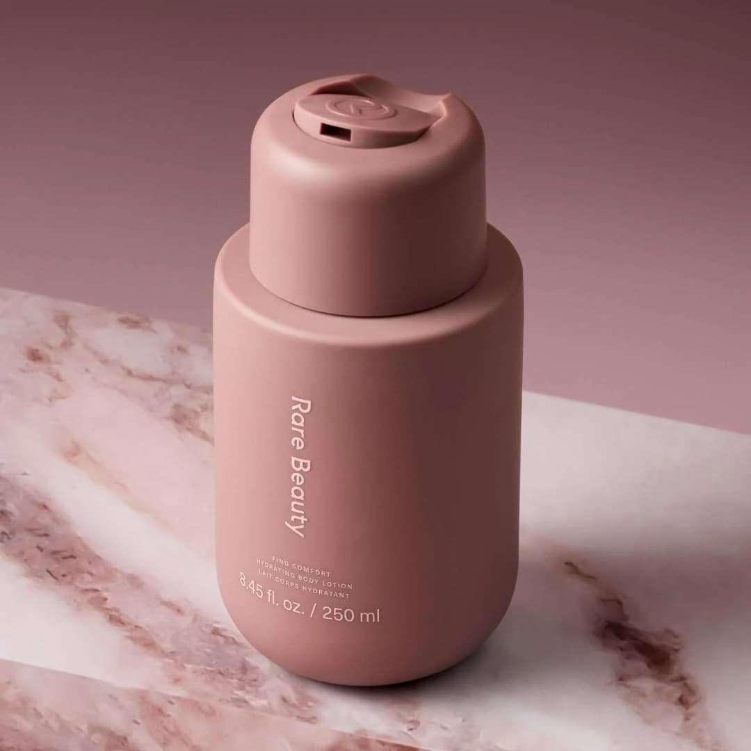 Rare Beauty - Loción corporal hidratante con niacinamida Find Comfort - Imagen 2