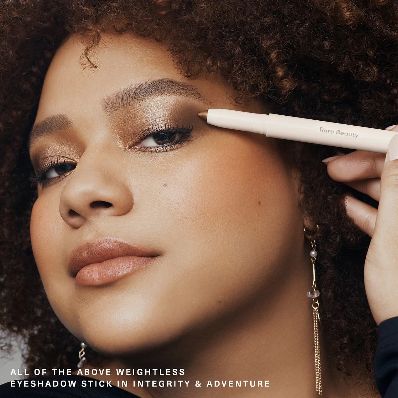 Rare Beauty by Selena Gomez - Barra de sombras de ojos ligeras All of the Above - Imagen 4